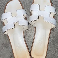 Gently Worn With Box Dust Bag And Receipts Hermes White Sandals, Hermes Sandal, White Leather Footbed Slip-on Sandals, Hermes Shoes, Women's Shoes Sandals, White Color, Shoes Sandals, Dust Bag, Size 7