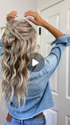 Blonde Hair Updo Casual, Triple Barrelled Hair Styles, Cute Boho Hairstyles, Annalynne Mccord Hair, Messy High Ponytails, Messy Bun For Short Hair, Messy Ponytail Hairstyles, Ponytail Hairstyles Tutorial, High Ponytail Hairstyles