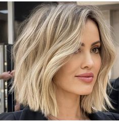 Silver Shoulder Length Hair, Inverted Bob Haircuts Shoulder Length, Bob Hairstyles For 2023, Current Haircuts, Lob Bob, Wavy Bob Long, 40 Hairstyles, Wavy Bob Haircuts, Wavy Bob Hairstyles