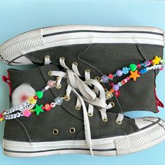 Shoes Accessories Beads, Converse Bead Chain, Shoes Chain Beads, Converse Charms, Shoe Beads Chain, Colorful Beaded Shoe Charm, Bead Shoes, Charms Aesthetic, Shoe Chain