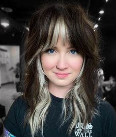 Block Hair Coloring, Block Dyed Hair, Peekaboo Hair Colors, Shag Hair, Look Grunge, Peekaboo Hair, 2023 Hair, Fabulous Hair