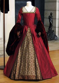 Gown from The Other Boleyn Girl. Simple, clean and well executed. Bold red, stunning. I would have to load (mess) it up with a million fussy details Medieval Dresses, Gaun Abad Pertengahan, Tudor Costumes, 17th Century Fashion, The Other Boleyn Girl, Fest Outfits, Old Dresses