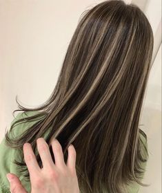 Hair Color Ideas Korean, Korean Hairstyles, Highlights Ombre, Inspo Hair, Hair Color Underneath, Brown Hair Inspo, Hair Color Streaks, Brunette Hair With Highlights, Hair Streaks