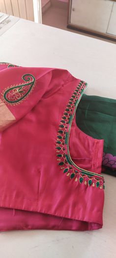 Green Saree With Pink Blouse Aari Work, Simple Tread Blouse Designs, Simple Thread Work Blouse Designs For Silk Saree, Simple Thread Work For Blouse, Simple Embroidery Blouse Designs Thread, Very Simple Aari Thread Work Blouse Design, Simple Tread Works, Simple Silk Thread Aari Work Blouse, Simple Thread Work Designs For Blouses