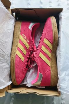 Adidas Handball Spezial, Adidas Handball, Pink Pumas, Adidas Spezial, Dream Shoes, Pretty Shoes, Adidas Samba