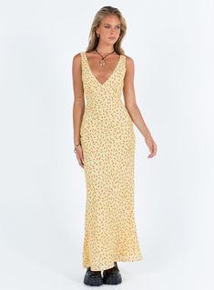 Nellie Maxi Dress Yellow / Red Floral Stylish Maxi Dress, Fishtail Maxi Dress, Vegas Dresses, Fishtail Dress, Maxi Dress Online, Sleeves Clothing, Weave Style, Dress Yellow, Self Design