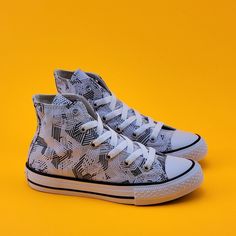 Converse Chuck Taylor All Star High Unisex Size 13 Youth Features: Brand: Converse Style #: 363075f Model: Chuck Taylor All Star High Color: White/Black Gender: Unisex Youth Upper Material: Textile Lining: Textile Outsole: Textile/Rubber Closure: Lace Up Shoe Width: Standard Us Shoe Size: 13 ( 19 Cm) Sku: 9459 Brand New Without Box White Non-slip High-top Sneakers, Non-slip White High-top Sneakers, White Converse Canvas Shoes For School, Non-slip White High-top Canvas Shoes, White High-top Non-slip Canvas Shoes, White Non-slip High-top Canvas Shoes, Converse High-top Non-slip Sneakers, Urban Converse Cotton High-top Sneakers, Black High Top Converse Toddler