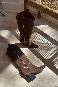 Brown Western Boots, Vacation Shoes, Faux Leather Purse, Black Block Heels, Studded Necklace, Travel Dress, Faux Leather Belts, Jumpsuit Shorts Rompers, Bar Earrings