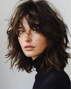 2024 Medium Haircuts, Fall 2024 Haircuts, Half Long Haircut, Haircut 2025, Wavy Mid Length Hair, Haircut For Big Forehead, Fall Haircuts, 2024 Hairstyles, Haircut For Square Face