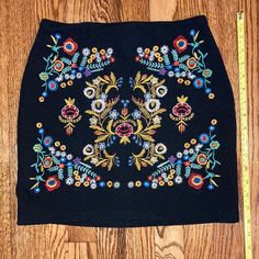 Stunning Never Worn Fitted Embroidered Black Mini Skirt, Embroidered Black Mini Skirt For Spring, Fitted Skirt With Multicolor Floral Embroidery, Fitted Embroidered Fall Skirt, Embroidered Fitted Skirt For Fall, Fitted Embroidered Skirt For Fall, Skirts Shein, Shein Skirts, Embroidered Skirt