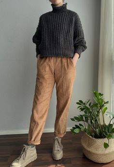 The perfect trousers for the transitional period and winter. The beautiful wide corduroy made of 100% cotton keeps you nice and warm and looks super casual. The elastic waistband ensures absolute comfort. The inside leg length is 73 cm. Material: 100% cotton All garments are hand-sewn to order. On average, products are ready for dispatch in 5 to 7 working days, unless otherwise stated. If you have any additional requests or further questions, please write to me. Casual Outfits 2024 Winter, Brown Corduroy Pants Outfit, Corduroy Trousers Outfit, Court Clothes, Corduroy Joggers, Corduroy Pants Outfit, Trouser Outfit, Outfit Streetwear, Joggers Outfit