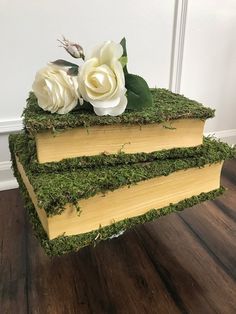 Diy Cottage Core Wedding, Fantasy Classroom, Moss Room, Porch Goals, Enchanted Birthday, Book Centerpiece, Quinceñera Ideas, Enchanted Forest Prom, Enchanted Forest Decorations