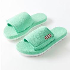 The Women's Original Terry Towelling Slide Combines The Softness Of A Beach Towel With The Comfort Of A Lightweight Moulded Footbed. Crafted From Moisture-Absorbing Terry Towelling, Which Eliminates Irritation, They Are Fastened With A Velcro Strap Stamped With The Hunter Box Logo For A Customisable Fit. These Black Platform Slides Are Also Easy To Clean And Quick To Dry. Certified Vegan Terry Towelling Upper And Outsole Towelling Lining For Comfort Soft And Lightweight Footbed For Comfort Mould Black Platform Slides, Wild Mint, Light Contouring, Terry Towelling, Dorm Life, Beach Slides, Hunter Shoes, Platform Slides, Terry Towel