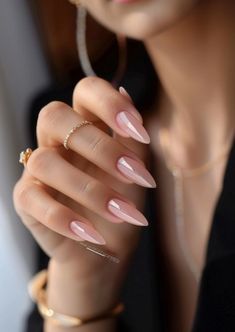 Aprenda as melhores técnicas de nail art e torne-se uma manicure profissional com o nosso Curso de Nail Designer! Descubra como criar unhas decoradas incríveis, desde unhas de gel até unhas acrílicas, com tutoriais passo a passo. Domine as tendências mais recentes e transforme suas habilidades em design de unhas. Inscreva-se agora e leve suas unhas elegantes para o próximo nível! 💅✨  #NailArt #DesignDeUnhas #UnhasDecoradas #CursoDeNailDesigner #ManicureProfissional #TécnicasDeNailArt #UnhasDeGel #UnhasAcrílicas #TendênciasDeUnhas #ManicureEPedicure Boss Lady Nails, 2024 Nails Design, Pink Elegant Nails, Elegant Summer Nails, Nail Elegant, Fur Nails, Chic Nail Designs, Minimalist Nail, Nails Stiletto