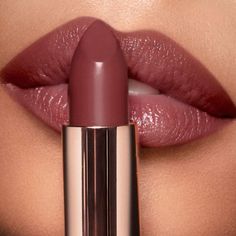 Charlotte Tilbury Red Lipstick, Berry Lipstick For Fair Skin, Old Money Lipstick, Lipstick For Blue Eyes, Best Mauve Lipstick, Lip Color For Olive Skin, Dark Pink Lipstick Makeup, Dark Brown Lipstick Makeup, Lipstick Colors For Blondes