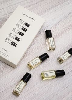 Maison Louis Marie perfume oil discovery set includes our 5 best seller fragrances:  No.02 Le Long Fond - Huile parfumée / Perfume oil No.04 Bois de Balincourt - Huile parfumée / Perfume oil No.05 Kandilli - Huile parfumée / Perfume oil No.09 Vallée de Farney - Huile parfumée / Perfume oil Antidris Cassis - Huile parfu Perfume Set Packaging, Pakistani Perfumes, Perfume Oil Aesthetic, Box Perfume, Sample Perfume, Oil Perfume Packaging, Small Perfume, Perfume Oil Packaging Ideas, Perfume Bottle Label Design