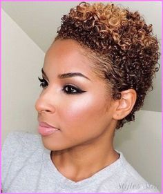 Ça y est… vous avez sauté le pas… vous l’avez fait… le fameux big chop. Mais voilà, une fois qu’on fait le big chop, on tombe d’abord dans la désillusion car ces… Twa Styles, Growing Your Hair Out, Twa Hairstyles, Short Curls, Trendy Short Haircuts, Big Chop, Hairstyle Gallery, American Woman