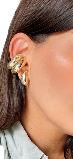 Chic Metal Ear Cuff, Elegant Clip-on Ear Cuff, Chic Yellow Gold Ear Cuff, Trendy Gold Ear Cuff With Matching Earrings, Trendy Yellow Gold Ear Cuff, Trendy Gold Pierced Ear Cuff, Trendy Gold Single Ear Cuff, Chic Gold Single Ear Cuff, Chic Gold Ear Climbers