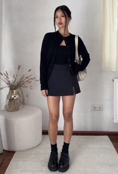 Outfits With Black Skirt Aesthetic, Outfit Inspo Classy Chic, Black Nice Outfits, Cute And Edgy Outfits, Black Fall Skirt Outfits, Girly Lunch Outfit, Long Sleeve Top And Skirt Outfit, Mini Skirt 90s Outfit, Winter Dinner Outfit Aesthetic