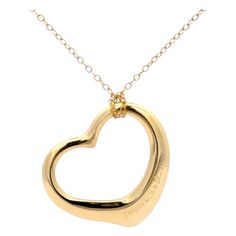 Tiffany & Co. Elsa Peretti 36mm Open Heart Pendant Necklace in 18K Yellow Gold. The pendant is on a 30 inch chain. Total weight is 14 grams. Elsa Peretti Jewelry, Cartier Panthere, Bracelet Love, Elsa Peretti, Sparkly Things, Shopping Photography, Cartier Love, Tiffany And Co, Open Heart