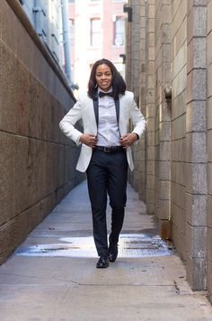 House of Ollichon loves...A classic look: the white and black tux combo. Black and white always work well together and it never has to be over the top. New Years Eve (Part I) - She's a Gent. #tomboy #bride #bridalfashion Tomboy Wedding Outfit Guest, Tomboy Prom, Tomboy Wedding Outfit, Tomboy Wedding, Tomboy Outfits Swag, Queer Prom, White Tuxedo Wedding, Prom Tux, Tomboy Stil