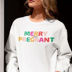 Celebrate the joy of announcing a pregnancy during the holiday season with this Christmas themed sweatshirt. Perfect for cozying up by the fireplace or attending festive gatherings, this unisex sweatshirt is a must-have for expecting parents looking to share their exciting news in a fun and unique way. Ideal for Christmas celebrations and family gatherings, this sweatshirt adds a touch of warmth and humor to the holiday season. Product features - Cozy medium-heavy fabric blend of 50% cotton and 50% polyester - Classic fit with crew neckline for a comfortable and clean-cut style - Durable double-needle stitching for long-lasting wear - Ethically grown US cotton and OEKO-TEX-certified dyes for sustainability - Gray pearlized tear-away label for itch-free comfort Care instructions - Machine w Announcing Pregnancy To Parents, Christmas Maternity, Christmas Pregnancy Announcement, Christmas Pregnancy, Expecting Parents, Sweat Top, Holiday Baby, Baby Reveal, Exciting News