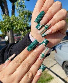 CHRISTMAS NAILS Biab Nails, Brown Acrylic Nails, Green Acrylic Nails, Color For Nails, Hello Nails, Beauty Nails Design, Beige Nails, Nails Design With Rhinestones