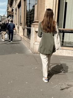 Everyday Parisian Street Style With 25 Outfits | La Vie On Grand Parisian Bag Style