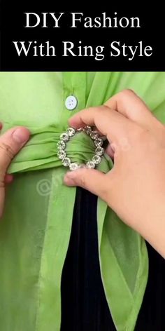 Unleash your creativity with these fun and easy DIY ring fashion ideas. Enjoying the content? Follow me for more amazing updates! 🌺 Leave a comment and save this post if it resonated with you! 💬✨ Scarf Ring Ideas, How To Use Scarf Rings, Scarf Ring How To Use A, Simpul Dasi, Ways To Tie Scarves, Diy Clothes Hacks