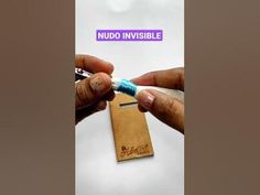 a person is holding a lighter in their left hand and writing on it with the words nudo invisible