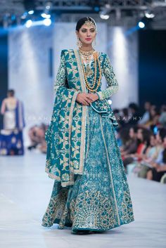 Firozi Colour Suit, Models Catwalk, Brides Dress, Desi Wedding Dresses, Dress Embroidery, Desi Clothes, Indian Bridal Wear, Pakistani Bridal Dresses