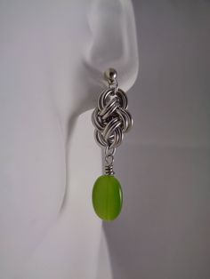 These earrings are hand woven one ring at a time into a double cloud cover weave. Made using high quality saw cut bright aluminum jump rings to ensure smooth closures.  And, finished with green cat's eye glass beads and hypoallergenic stainless steel earring posts.  These earrings  will not tarnish and are ultra light-weight to wear. They can be easily cleaned with liquid soap and water and polished with a dry cloth.  The earrings measure approximately 1 3/4 inches (4.5 cm) from the top of the e Chainmaille Patterns, Chain Mail Earrings, Diy Earrings Dangle, Chainmaille Jewelry Patterns, Chain Maille Patterns, Chainmail Earrings, Chainmaille Earrings, Jump Ring Jewelry, Chainmail Jewelry