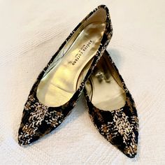 Andrea Carrano Brand In Jaky Lauren Style Pointy Toe Flats In A Beautiful Black & Gold Textured Woven Wool Plaid! Light Gold Colored Inner Lining. These Are Beautiful, Classic, Classy, Timeless, Unique & Full Of European Style - From The Scottish Tartan Plaid To The Italian Shoe Making Quality & Attention To Detail, To The Metallic Gold Threads That Say Let’s Go To A Museum In Paris. See Photos For Visual Description, Condition, Size Tag, & Details. Very Good Gently Used Condition In Box With Or Evening Fitted Flats With Round Toe, Fitted Slip-on Flats For Parties, Fitted Almond Toe Flats For Evening, Black Flats For Fall Party, Fitted Low Heel Flats For Fall, Fitted Almond Toe Flats For Fall, Fall Fitted Almond Toe Flats, Chic Fitted Flats For Fall, Black Flats For Party