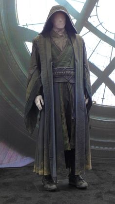 Green Jedi Robes, Jedi Inspired Outfit, Wizard Outfit Design, Star Wars Costume Design, Monk Cosplay, Black Jedi, Druid Outfit, Monk Clothing, Mage Costume