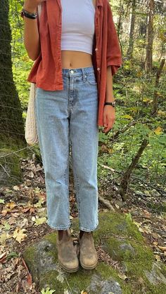 Button Up Shirt Outfit Granola, Hikecore Aesthetic Outfit, Spring Blundstone Outfit, 90s Granola Aesthetic, Blundstone Outfit Aesthetic, Granola Casual Outfits, Earthy Granola Aesthetic, Indie Outfits Spring, Spring Outfits Indie