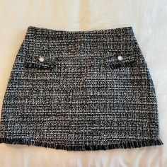 Brand New With Tags!! Super Cute Tweed Mini High Waisted Skirt! Has Small Pearl Detailing On The Pocket. Can Elevate Any Outfit And Make You Look Classy! Size: M Color: Black And White Very Neutral Condition: New With Tags! Casual Tweed Mini Skirt With Lining, Casual Tweed Skirt, Casual Tweed Mini Skirt, Casual Tweed Mini Skirt For Workwear, Denim Pleated Skirt, Beige Skirt, Faux Leather Mini Skirt, Black And White Skirt, Wrap Mini Skirt