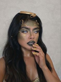 Medusa Hair Ideas, Instagram Halloween Costumes, Medusa Face Makeup, Medusa Make Up Ideas, Fantasy Halloween Makeup, Halloween Medusa Makeup, Hot Medusa Costume, Halloween Costume Concepts, Halloween Makeup Medusa