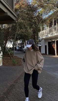 Outfits Leggins, Comfy Outfits Winter, Errands Outfit, Modest Casual Outfits, Feb 2, Athleisure Outfits, Mode Inspo, Sporty Outfits, Mode Inspiration