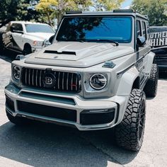 the front end of a silver mercedes benz benz benz benz benz benz benz benz benz benz benz