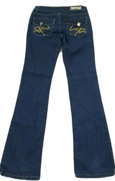 GENTLY PRE- OWNED.  GREAT CONDITION.  NO RIPS TEARS OR STAINS.  SMOKE FREE HOME.  WAIST--26"  RISE--7"  INSEAM--31.5"  TOTAL LENGTH--39"  Y--106--10 South Pole Jeans, Jeans Girl, Southpole Jeans, Cute Boots, South Pole, Boot Cut Jeans, Cut Jeans, Girls Jeans, Stretch Jeans