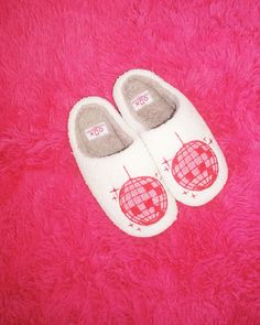 The cutest slippers ✨ Cute Slippers, Slippers Cozy, April 2024, Dance Party, The Cutest, Soft Fabrics, Lounge Wear, Slippers, Fabric