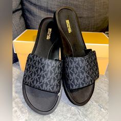 Brand New Michael Kors Black Leather Sandals, Michael Kors Black Round Toe Sandals, Michael Kors Black Flat Sandals, Michael Kors Slides, Michael Kors Sandals, Roman Sandals, Leather Slide Sandals, Michael Kors Shoes, Jelly Sandals