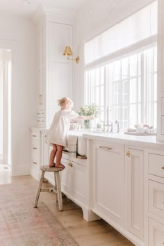 Estilo Cottage, Kitchen Ikea, Linen Interior, Timeless Kitchen, Basement Reno, Design A Space, Classic Kitchen, Cottage Kitchen