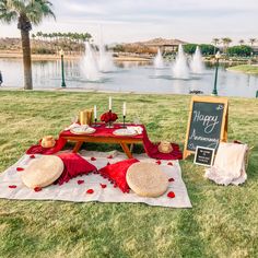 Date night picnic in the park by the lake. Romantic Picnic Decor Ideas, Romantic Picnics At Night, Diy Romantic Picnic, Backyard Picnic Ideas Romantic, Outside Date Ideas Backyards, Wedding Anniversary Picnic Ideas, Outdoor Picnic Date Ideas, In Home Picnic Date, Outdoor Romantic Picnic