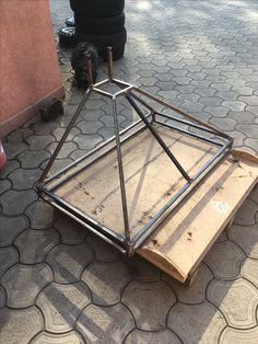 a piece of metal sitting on top of a sidewalk