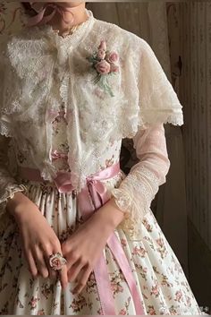 Belanda Outfit, Old Fashion Dresses, Fantasy Dress, Edwardian Fashion, Lovely Clothes, Mori Girl, Fun In The Sun, Modest Fashion Outfits, Look Vintage