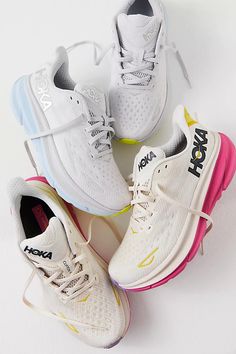 Cute Trendy Tennis Shoes, Bright Running Shoes, Preppy Running Shoes, Cute Hoka Shoes, Pink Hoka Shoes, Preppy Tennis Shoes, Hokas Outfit, Preppy Outfits Spring, Colorful Tennis Shoes