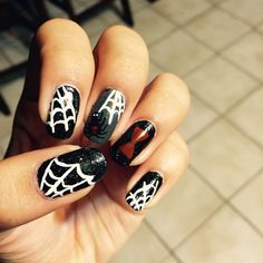 Black widow spider nails Black Widow Nails, Black Widow Spider, Black Widow, Black Nails, Nail Designs