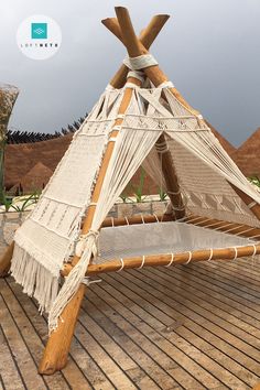 Profitez de vos vacances avec des tipis de jardin originals et confortables avec un filets LoftNets ! Ce gîte mexicain a choisi des filets d'extérieurs blancs pour se confectionner ces charmants tipis de jardin en bois. Cet été, fabriquez-vous aussi votre propre un coin de jardin cocooning et cozy grâce à LoftNets, spécialiste des filets d'habitation et de catamarans.​ Moderne Have, Minimalist Dekor, Wooden Deck, Tranquil Retreat, Diy Play Kitchen, House Landscape, Diy Dollhouse Furniture, Diy Home Decor Easy, Rustic Garden Decor