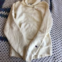 Cream/ Ivory Color Champion Oversized Sweatshirt. Never Worn. Like New. Heavy Weight. Unisex. Champion Hoodie Mens, White Champion Hoodie, White Hoodie Men, Yellow Hoodie, Hoodie Fits, Champion Reverse Weave, Vintage Champion, Champion Hoodie, Colorful Hoodies